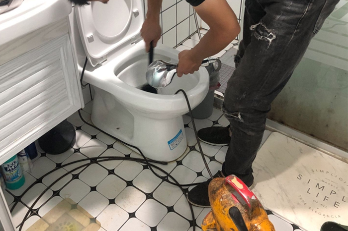 番禺马桶堵塞自己疏通还是找师傅?专业上门服务让你省时更省心
